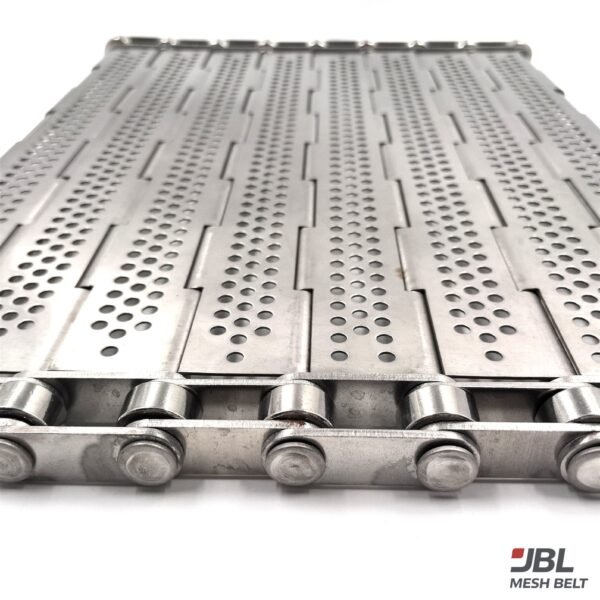 Roller chain drive edge of a plate link belt
