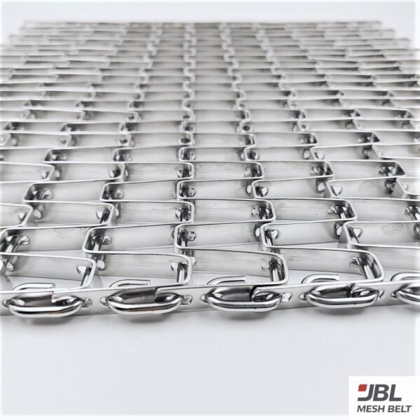 Chain edge of a flat wire metal conveyor belt