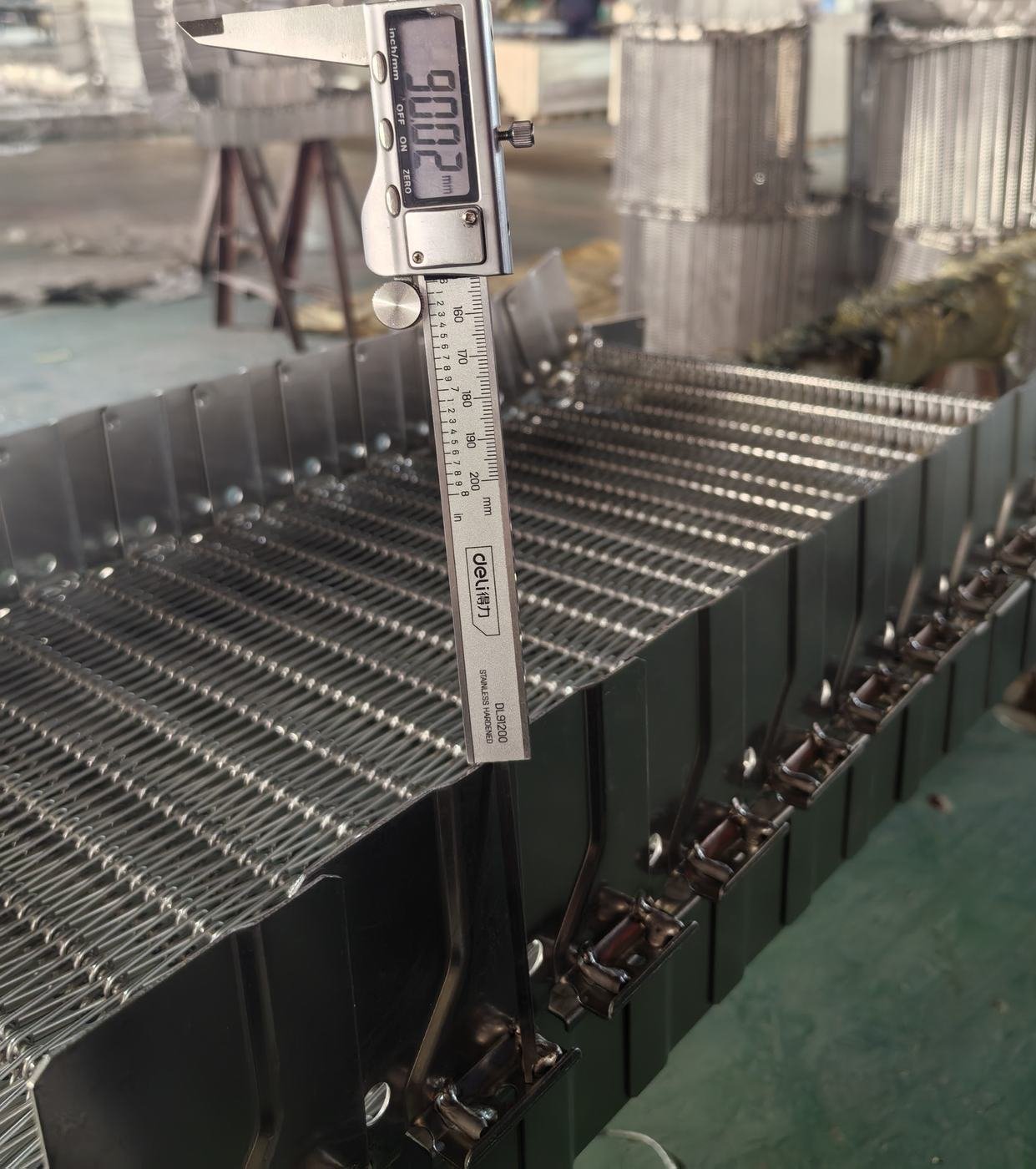 JBL Mesh Belt - Side-guard height inspection
