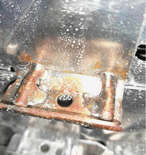 JBL Mesh Belt - Discoloration and deposits near a weld