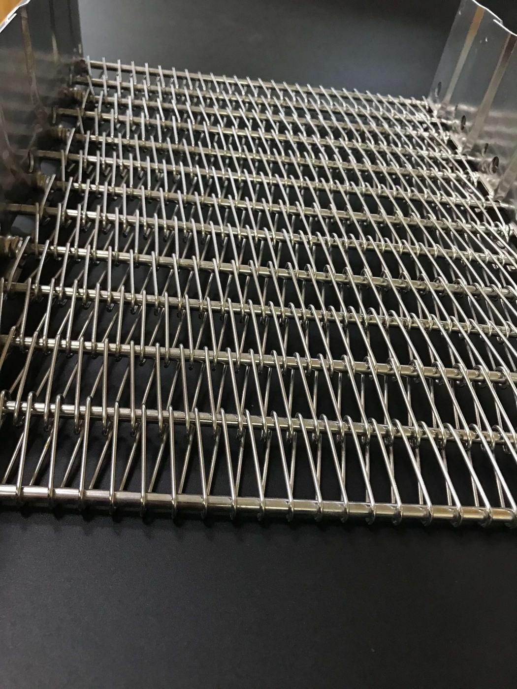 JBL Mesh Belt - Mesh surface viewed along the belt