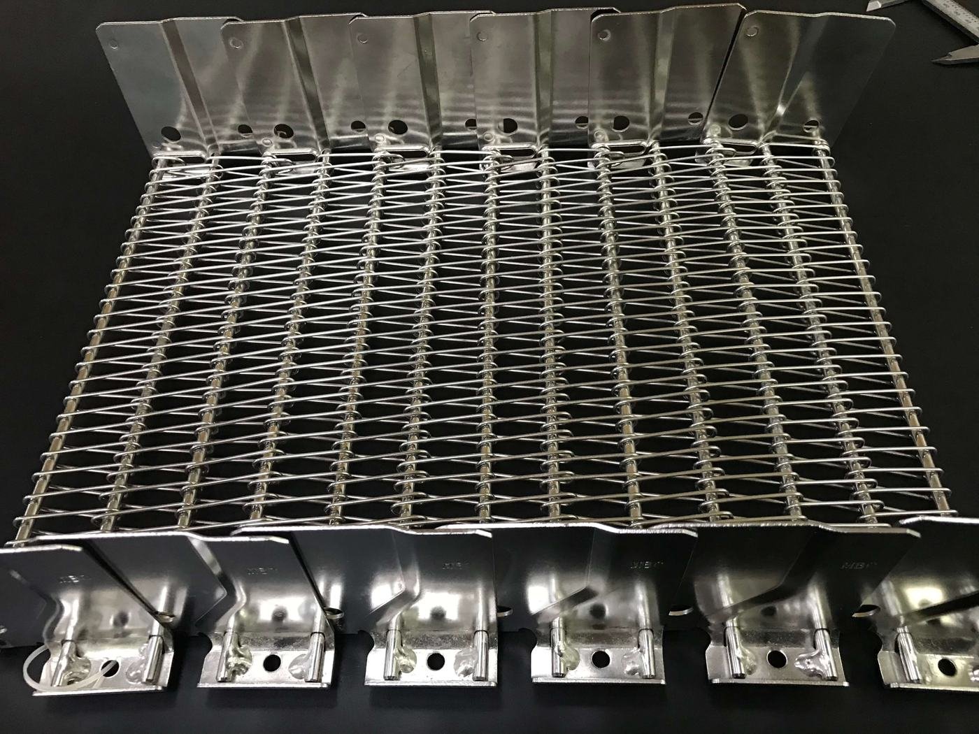 JBL Mesh Belt - Belt surface and connection edge
